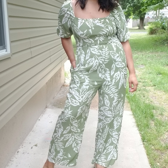 THE TROPICS OLIVE GREEN CREAM LEAF PRINT JUMPSUIT - Picture 7 of 9